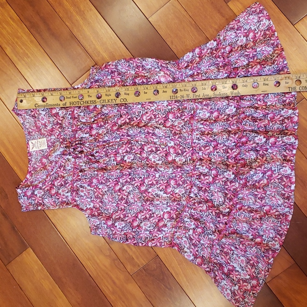 Women's size Medium floral tank top, pink lilies - Picture 5 of 10